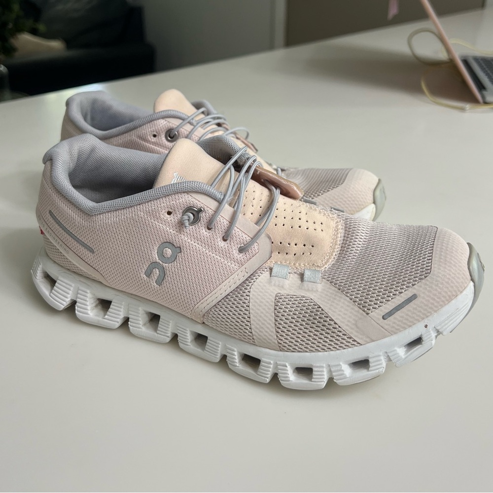 On Cloud 5 Womens Sneakers - Shell/White